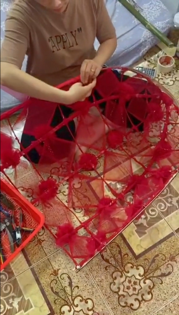 Bên cạnh lời giải thích, Phạm Thoại cũng gửi lời xin lỗi đến người hâm mộ và ekip của Erik cũng như Erik.