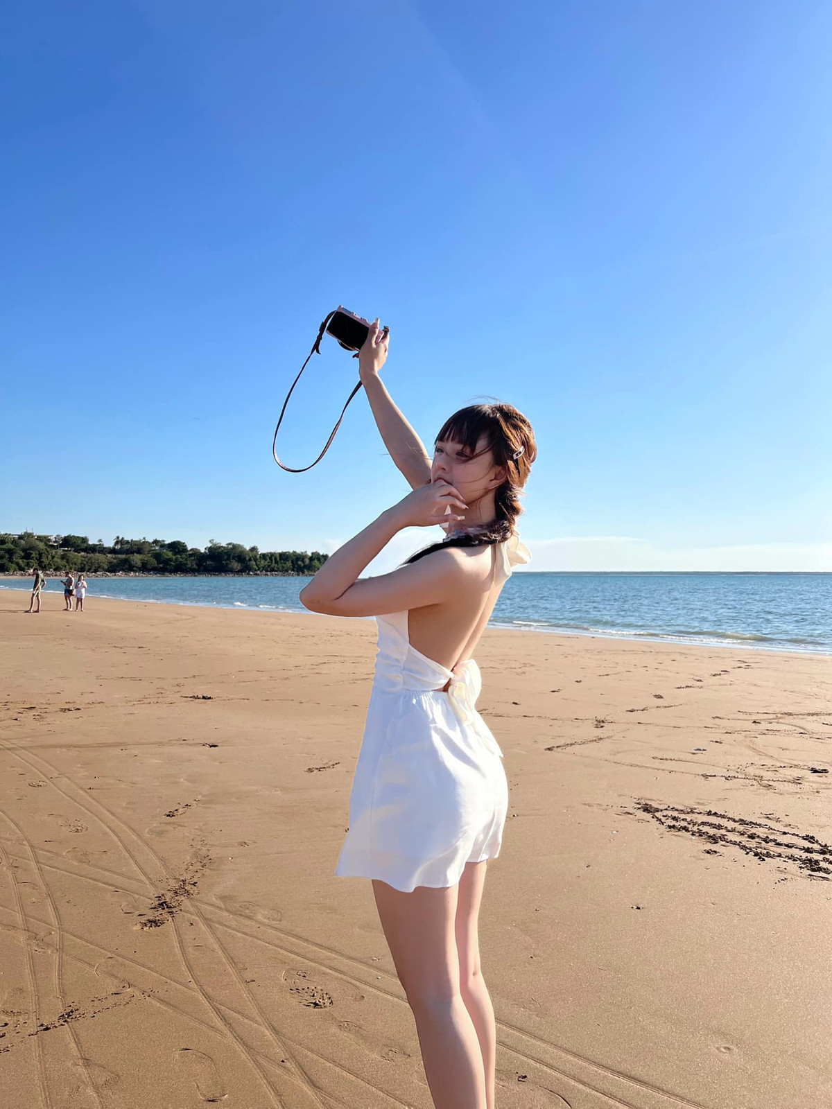 Nữ MC xinh đẹp còn sở hữu nụ cười tươi tắn, thu hút ngay từ ánh nhìn đầu tiên.