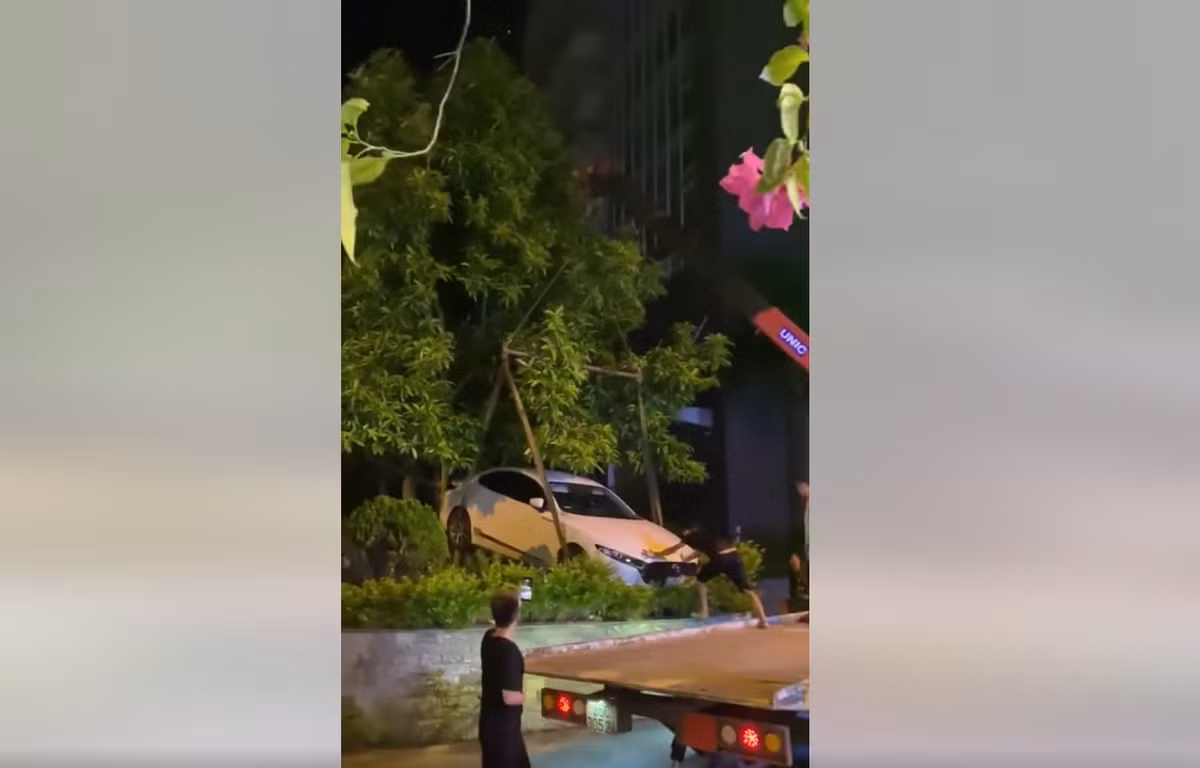 Dưới phần bình luận, không ít người tỏ ra vừa thương vừa buồn cười cho tài xế đen đủi đó. Ảnh: Cắt ra từ clip