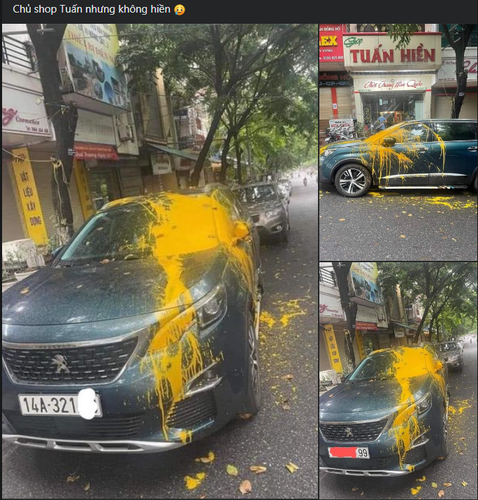 Hình ảnh ghi lại, chiếc xế hộp đỗ trước 1 cửa hàng bị tạt sơn không thương tiếc.