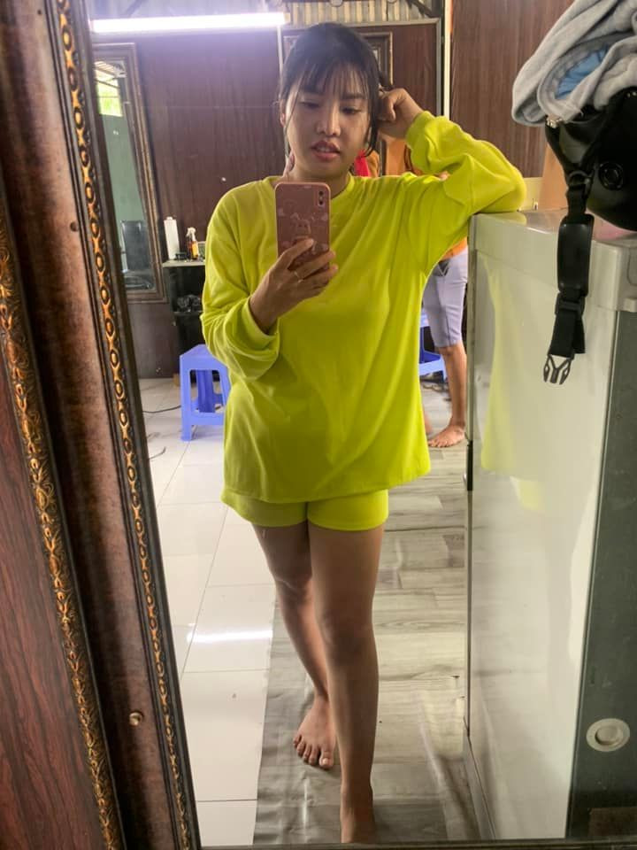 Mới đây, trên trang cá nhân, Quách Phượng đã vui mừng chia sẻ thành quả sau hơn 1 năm nỗ lực để thân hình trở nên thon thả hơn.