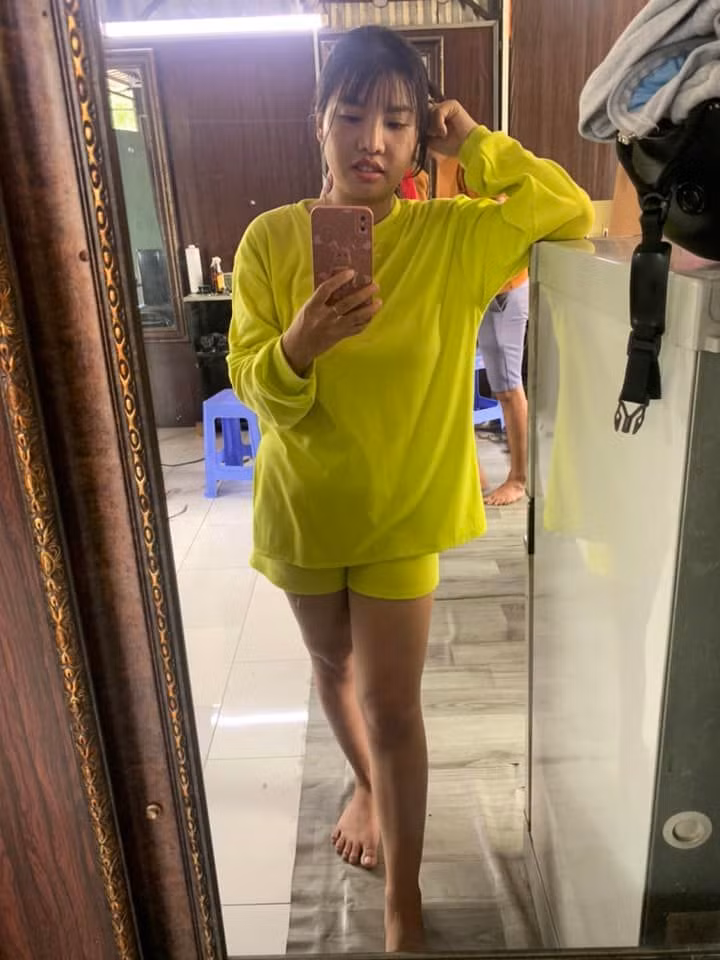 Mới đây, trên trang cá nhân, Quách Phượng đã vui mừng chia sẻ thành quả sau hơn 1 năm nỗ lực để thân hình trở nên thon thả hơn.