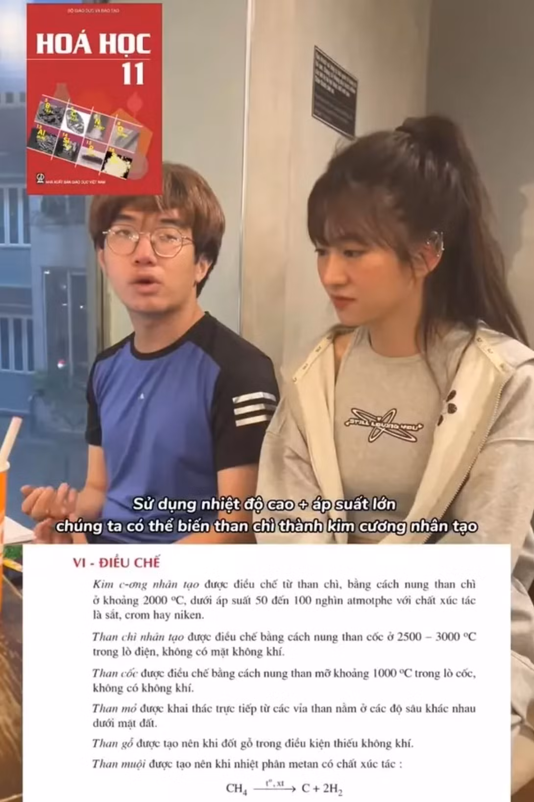 Cụ thể, thí sinh Đường Lên Đỉnh Olympia cho biết: “Than và kim cương đều là một dạng của cacbon, sử dụng nhiệt độ cao, áp suất lớn chúng ta có thể biến than chì thành kim cương nhân tạo”.