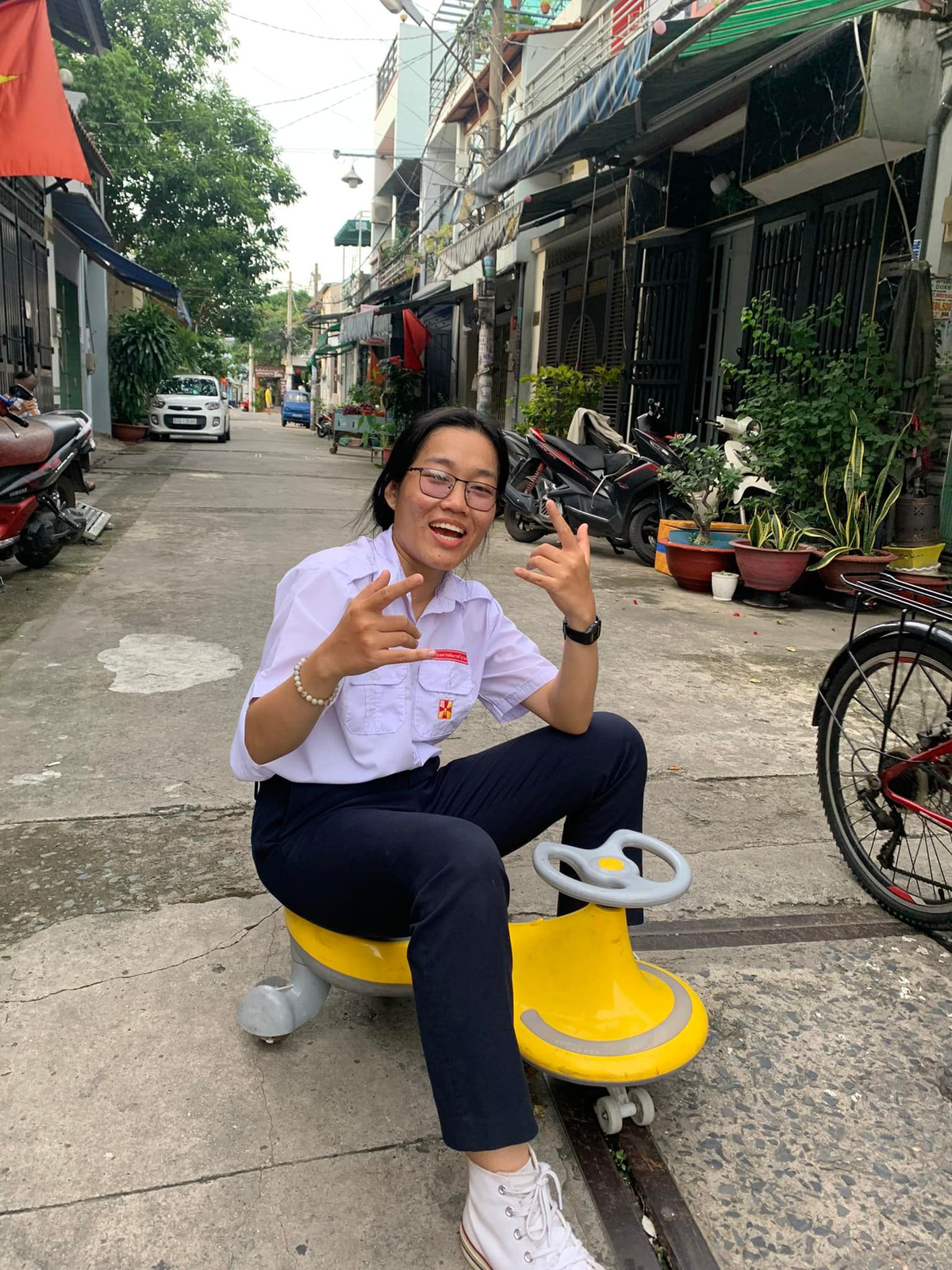 Thói quen để lông nách và không ngại phô diễn cho bàn dân thiên hạ trông thấy của Lê Thụy từng vấp phải chỉ trích.