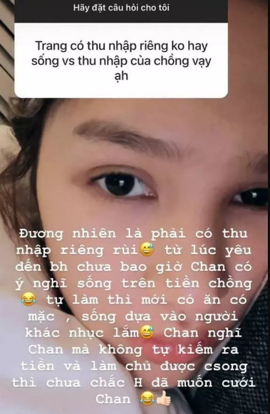 Trước câu hỏi mang tính sát thương cao, Xoài Non lập tức đáp trả. Cô khẳng định dù lấy chồng giàu, gia đình chồng tâm lý, yêu thương nhưng cô luôn độc lập về tài chính.