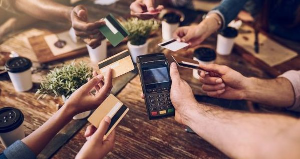 Ngay khi chia sẻ, câu chuyện chia tiền sinh nhật này đã khiến cư dân mạng tranh cãi dữ dội.