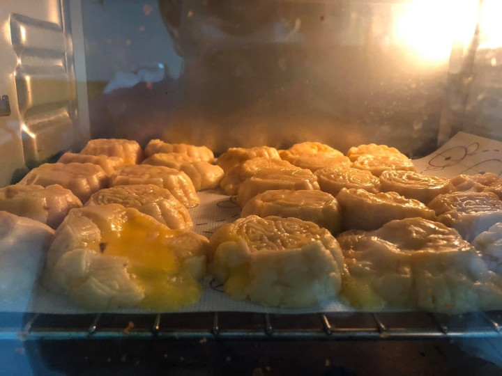 Mơ mộng nướng bánh trong lò như bao người nhưng nhìn vào bên trong sao nó lạ thế.