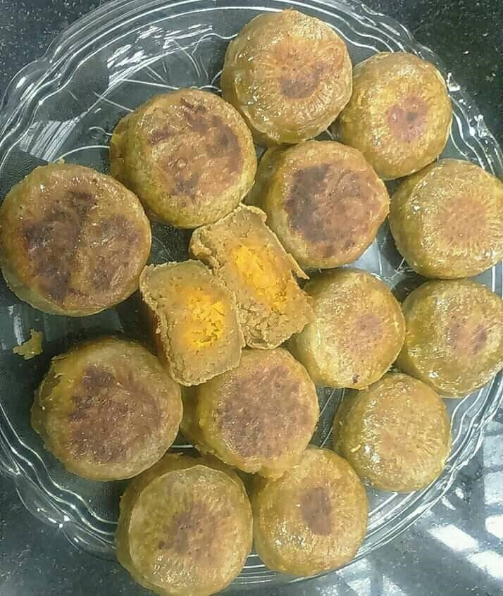 Tin rằng bánh trung thu handmade vừa sạch vừa đảm bảo, nhiều chị em tự mày mò, làm ra những mẻ bánh tặng gia đình.