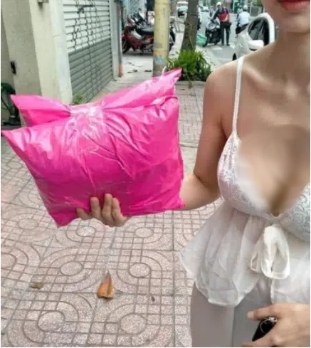 Câu chuyện ăn mặc của hội chị em không còn quá lạ trên MXH nhưng mỗi lần xuất hiện nó lại trở thành chủ đề nóng.