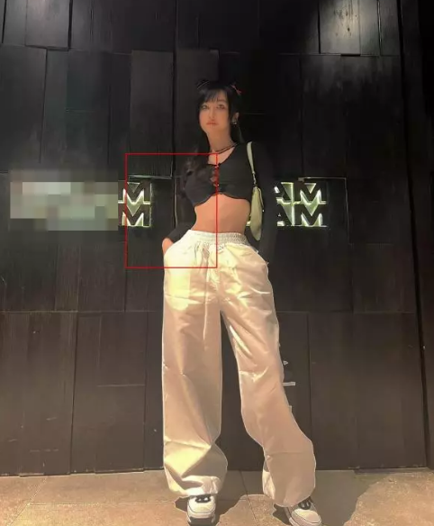 Vốn là người đam mê "sống ảo", cứ có ảnh đẹp là phải khoe nên trước đó Mina Phạm từng nhiều lần bị bóc photoshop quá tay.