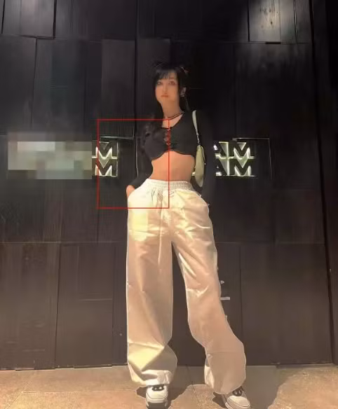 Vốn là người đam mê "sống ảo", cứ có ảnh đẹp là phải khoe nên trước đó Mina Phạm từng nhiều lần bị bóc photoshop quá tay.