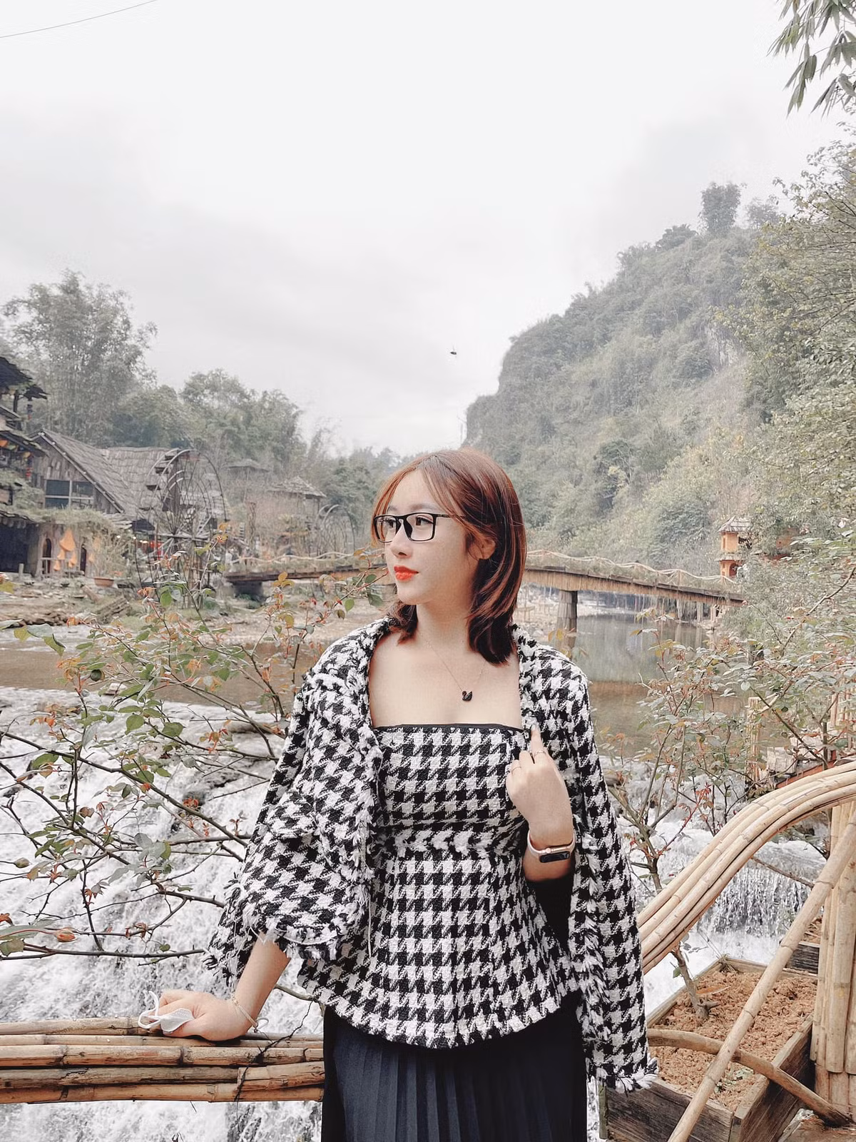 Đa số bình luận để lại đều ngợi khen nhan sắc xinh xắn của Hương Trà.