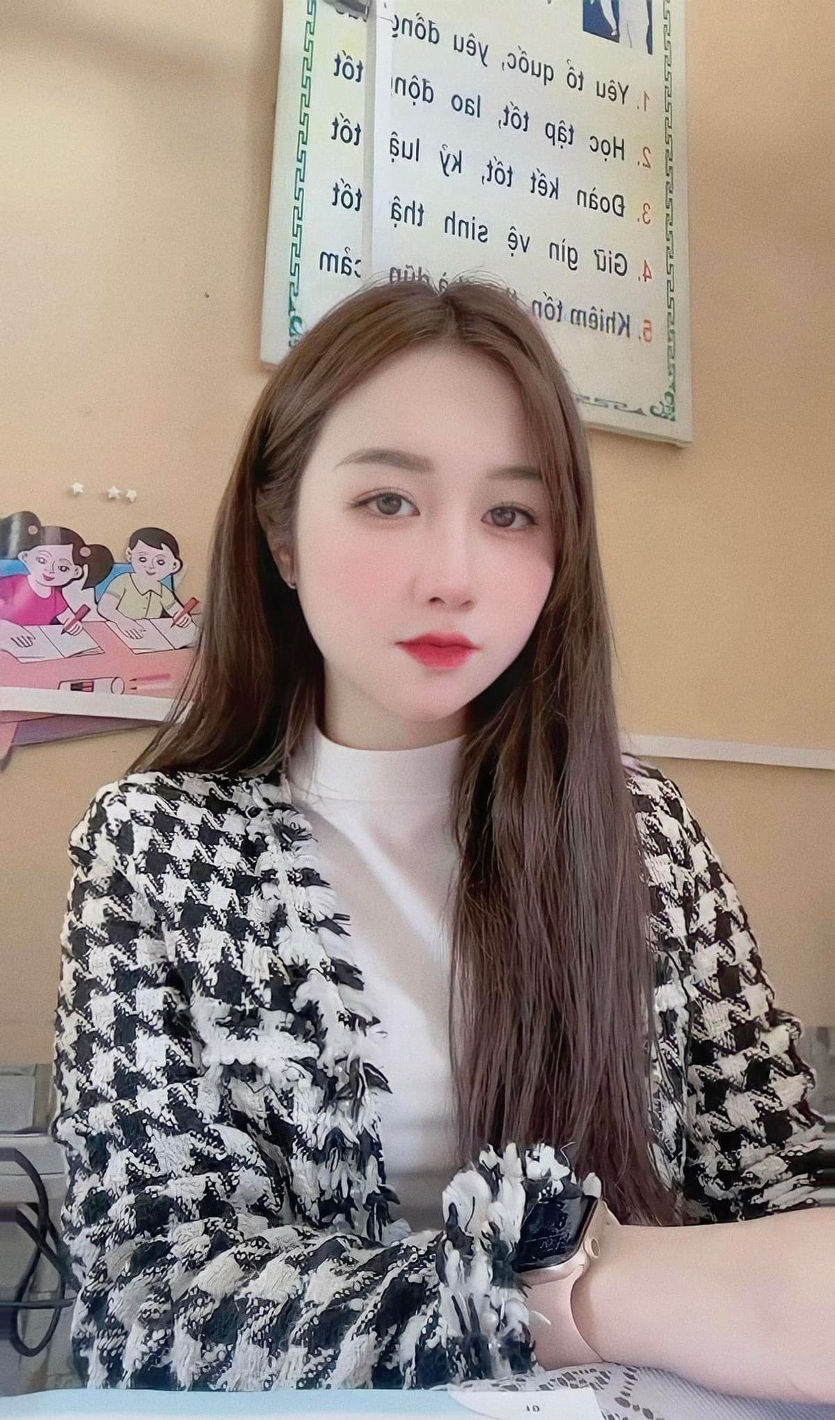 Không chỉ xinh xắn, Hương Trà cũng có nhiều tài lẻ như diễn xuất, ca hát, dẫn chương trình…