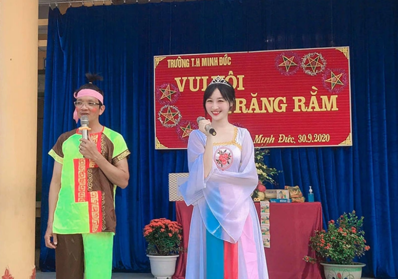  Cô giáo Phạm Hương Trà là cái tên từng nổi đình đám mạng xã hội khi hóa thân thành "chị Hằng" dẫn chương trình trong dịp Trung thu.