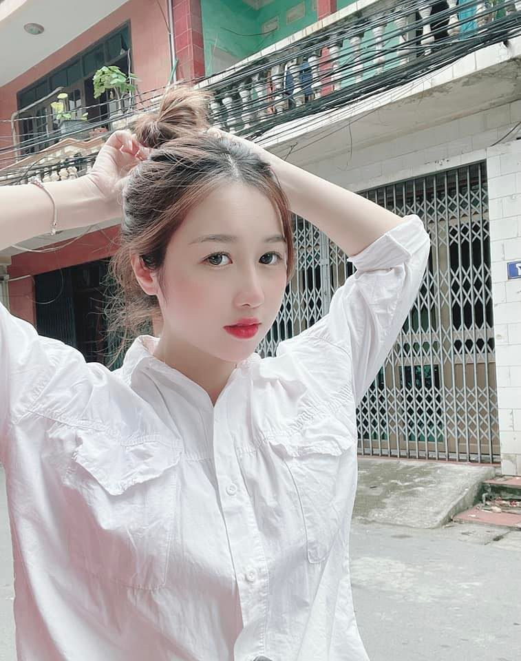 Được biết, gái xinh đang là giáo viên tại trường Tiểu học Minh Đức 2 (Bắc Giang).