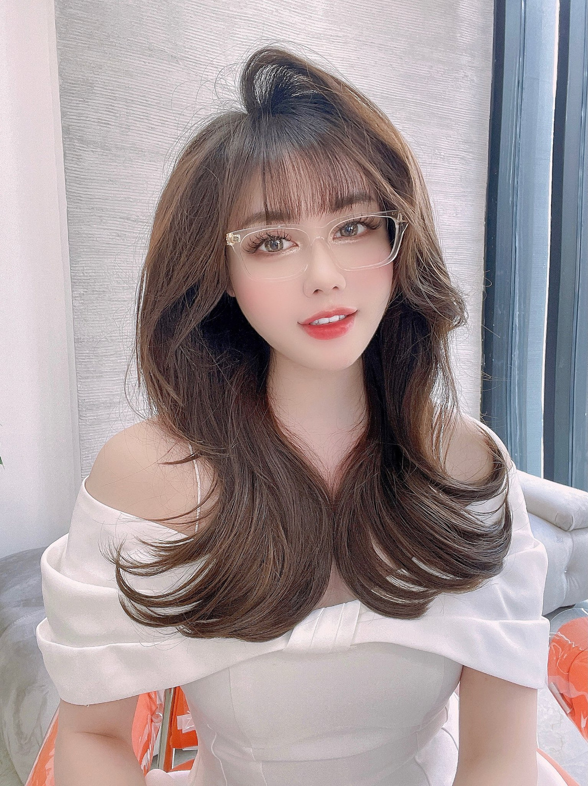 Dù trước đó có than thở vì tăng cân hậu ly hôn nhưng trong ảnh mới nhất Âu Hà My xinh như búp bê.