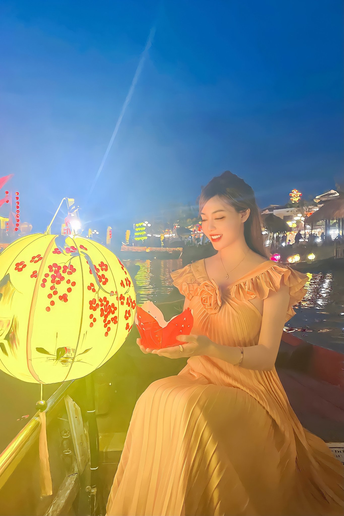 Được biết vừa qua hot girl Âu Hà My đã hoàn thành việc học Thạc sĩ. Sau đó, cô cũng đang trong quá trình thi Tiến sĩ.