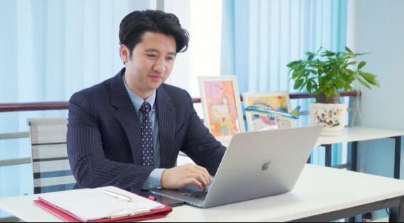 Riêng Trọng Hưng, anh ít đăng hình ảnh lên trang cá nhân. Nếu có phần đa đều liên quan đến công việc.