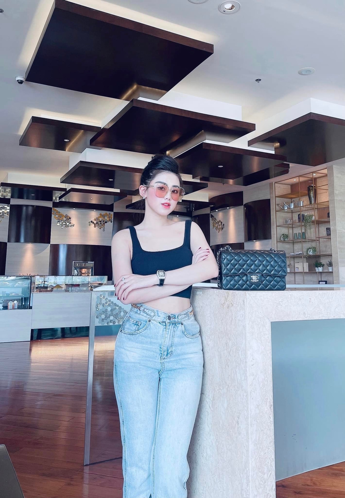 Nữ MC VTV rất chăm chỉ tập luyện giữ gìn vóc dáng. Trên trang cá nhân, Ngọc Mai có chia sẻ những hình tập luyện. Bộ môn cô lựa chọn là yoga bay.