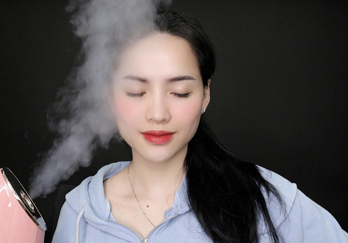 Hot TikToker sinh năm 1990 không ngần ngại ghé thăm quán ăn của những người nổi tiếng và đưa ra những lời khen, chê thẳng thừng về chất lượng và trải nghiệm dịch vụ.