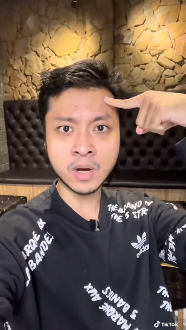 Hot TikToker Cô Gái Có Râu có lẽ là nhân vật không còn xa lạ khi có màn khẩu chiến với chủ quán chè C.H. Cô Gái Có Râu (tên thật là Trương Thanh Tùng) là nỗi “ám ảnh” của nhiều chủ quán ăn mỗi khi anh ghé thăm.