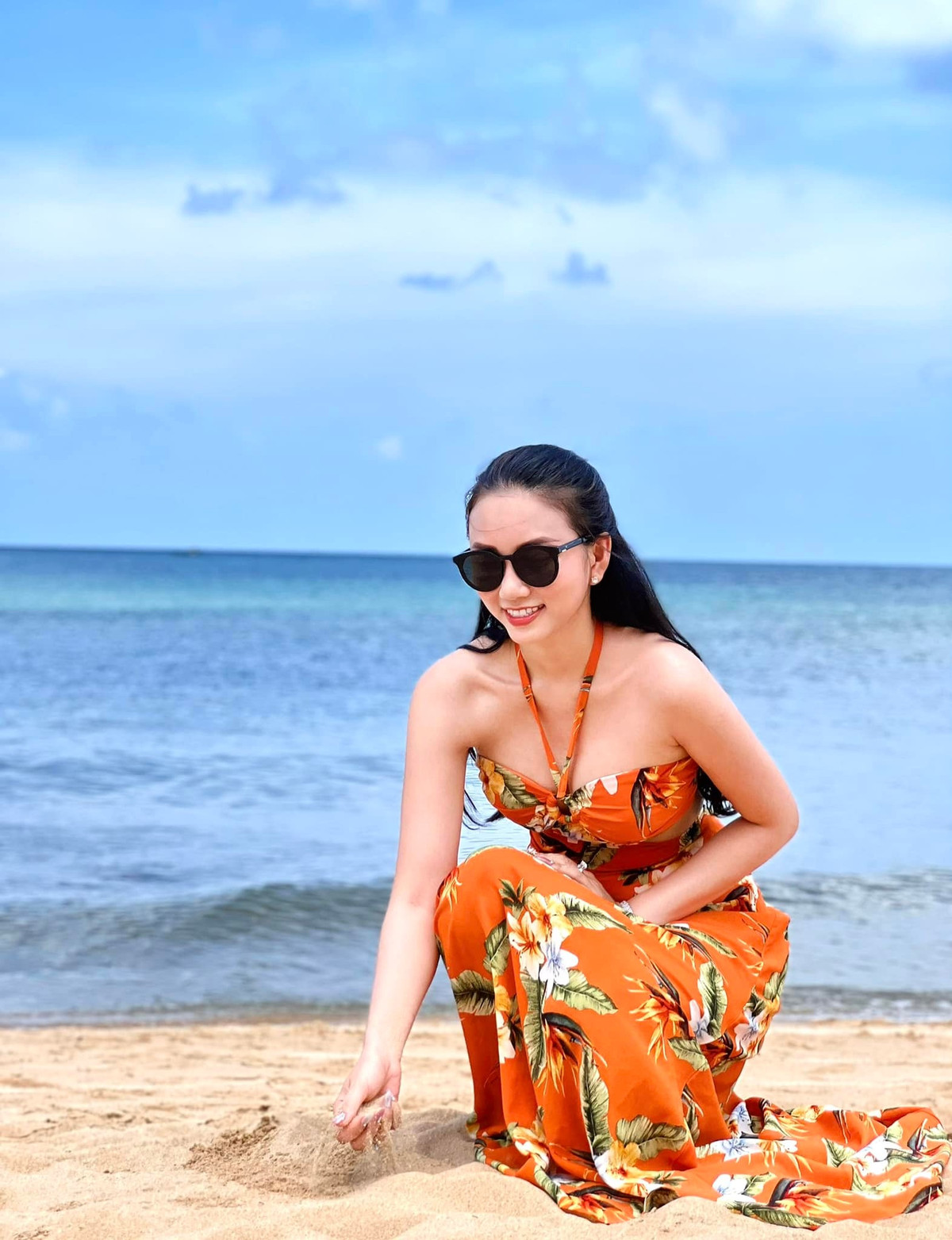 Không chỉ nhan sắc, phong cách thời trang của mẹ 2 con này cũng đáng để học hỏi.