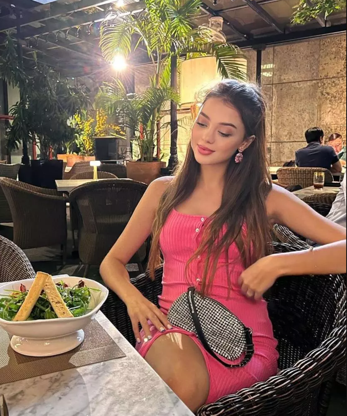 Mẫu Tây cũng là cô gái duy nhất thủ môn gốc Thanh Hóa công khai hẹn hò. Cả hai được người hâm mộ ủng hộ, nhận xét là cặp đôi trai tài gái sắc. Ảnh: Tổng hợp