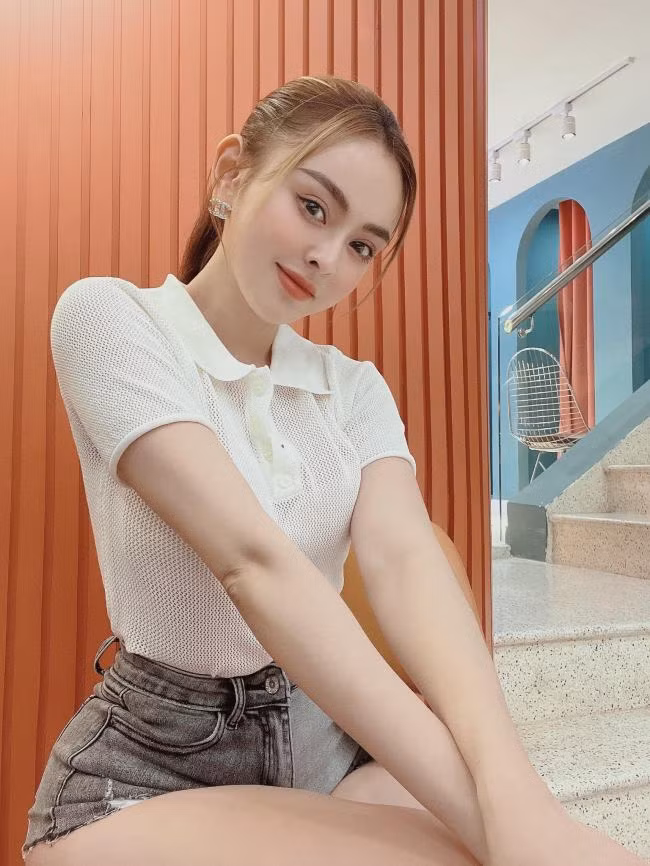 Một trong những điểm ấn tượng khi nhìn Trang Nemo đó chính là sự trau chuốt, cô nàng luôn diện trang phục lộng lẫy dù ở đời thường.