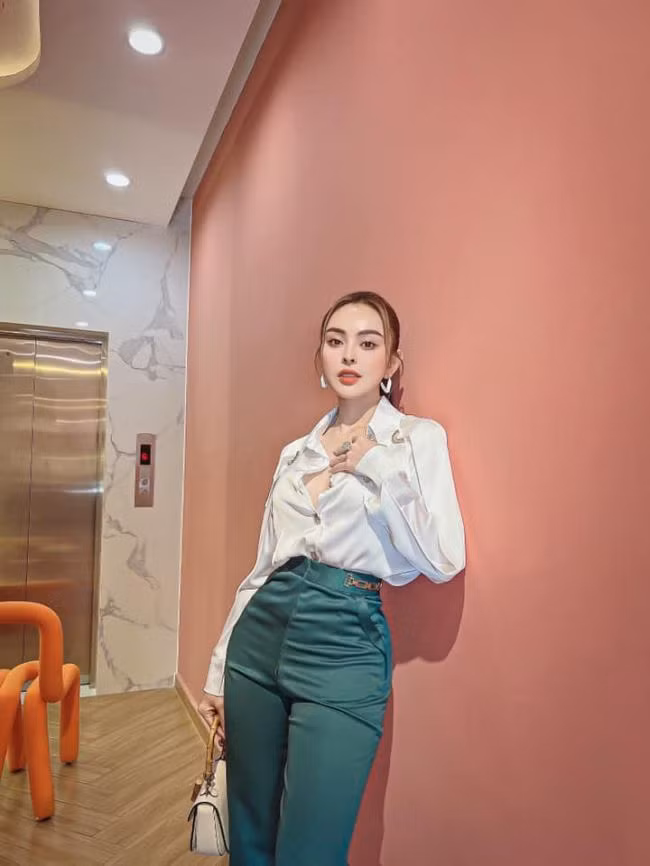 Để có ngoại hình nổi bật như hiện tại, cô từng tiết lộ can thiệp thẩm mỹ. Trang Nemo luôn trung thành với phong cách quyến rũ, phô đường cong.