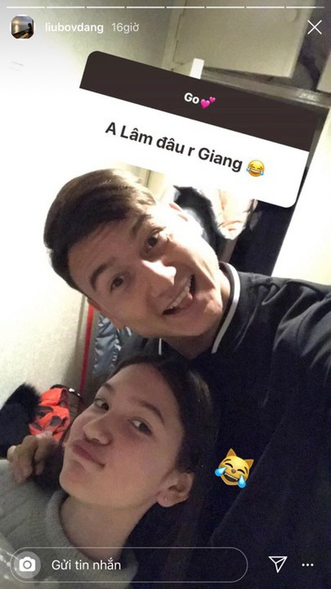 Thủ môn Đặng Văn Lâm có 2 người em tên Đặng Văn Mạnh và Đặng Thanh Giang sinh sống tại Nga cùng gia đình. Đặc biệt, cô em gái út khá xinh xắn và luôn được thủ thành lai Việt - Nga cưng chiều hết mực.