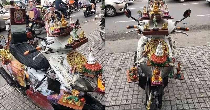 Chiếc xe máy được trang trí đậm chất tâm linh có lẽ chỉ sử dụng vào tháng cô hồn mà thôi.