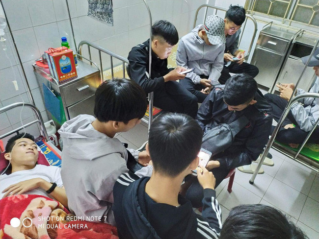 Dù với mỗi người, bạn thân lại được hiểu theo một cách khác nhau nhưng điểm chung có lẽ là càng thân, đối xử với nhau lại càng lầy lội.