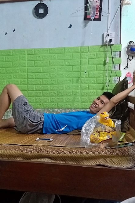 Những khoảnh khắc về nhóm bạn tinh nghịch làm trò trong lúc đi thăm người bạn bị ốm, sau khi đăng tải lên mạng, nhận được lượng tương tác cực kỳ lớn.