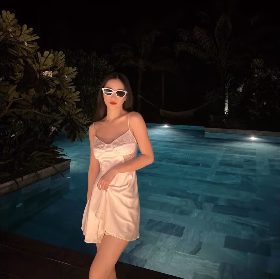 Jun Vũ (Vũ Phương Anh) sinh năm 1995. Nữ diễn viên, người mẫu được biết đến với hình ảnh dễ thương, ngọt ngào nên còn có biệt danh " hot girl trà sữa".