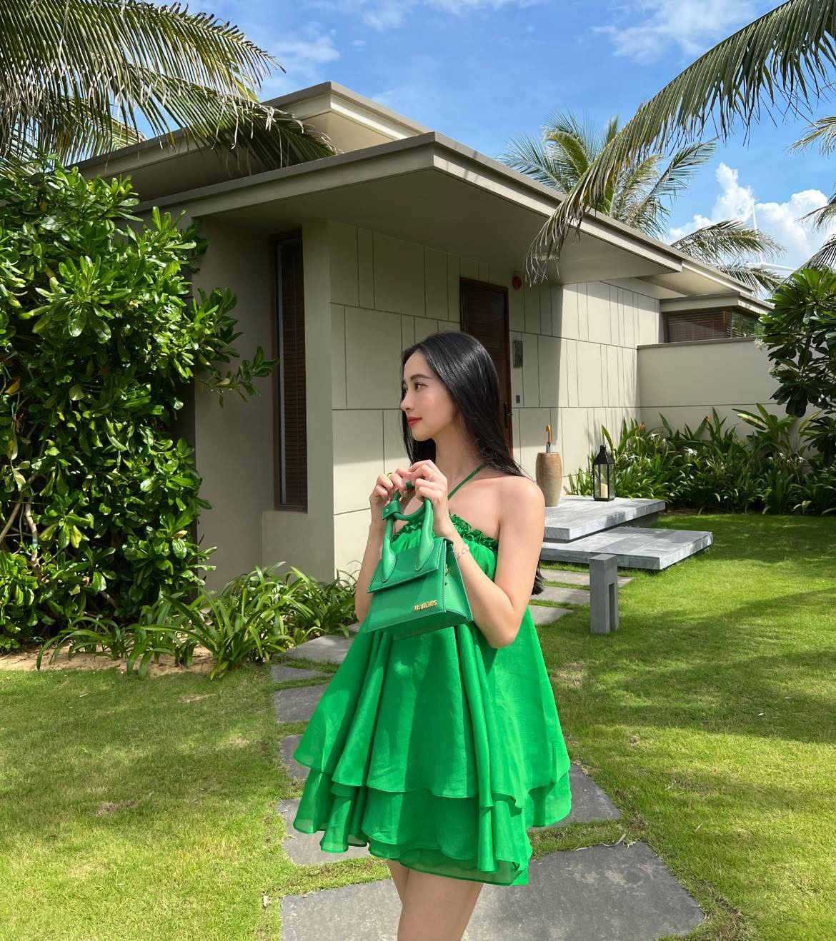 Thực tế, Jun Vũ cũng biến hóa bản thân với những phong cách khác biệt khi "bánh bèo", khi quyến rũ lúc lại năng động.