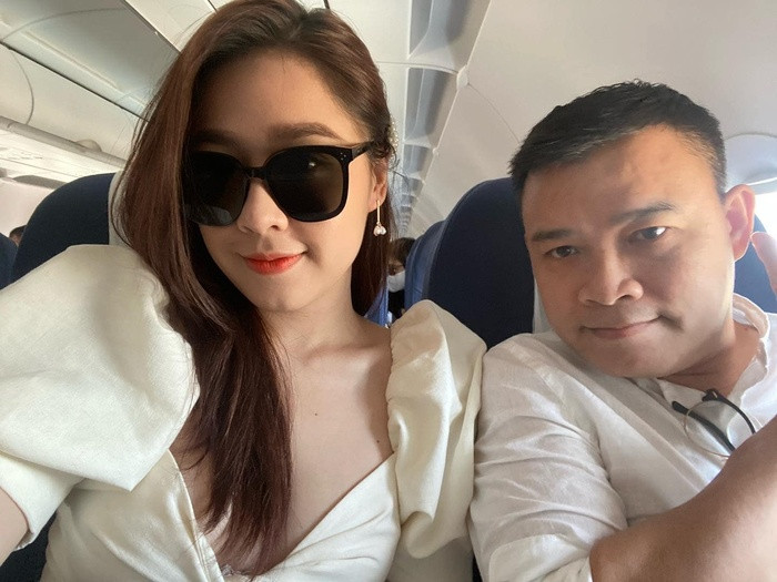 Không những vậy, cô còn lập hẳn một trang Instagram riêng cho con trai để chia sẻ những khoảnh khắc đáng yêu, ghi lại hành trình trưởng thành của bé.