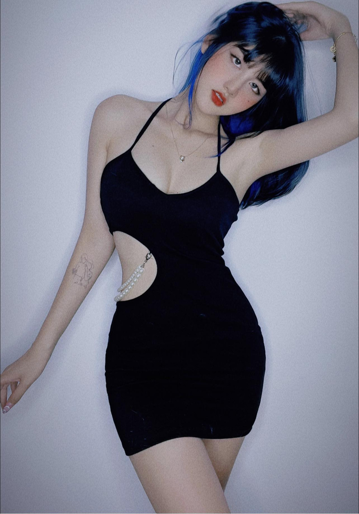 Sau 3 năm từ khi được nhiều người biết đến, Hằng đã có nhiều sự thay đổi mới mẻ, đặc biệt là trong phong cách thời trang.