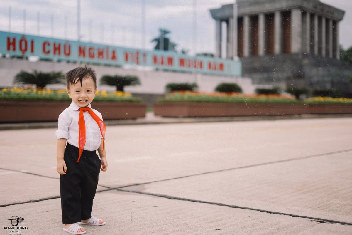 Hiện, loạt ảnh vẫn đang nhận được rất nhiều sự quan tâm từ cư dân mạng và được chia sẻ rộng rãi trên khắp các diễn đàn vì sự dễ thương của hai anh em.