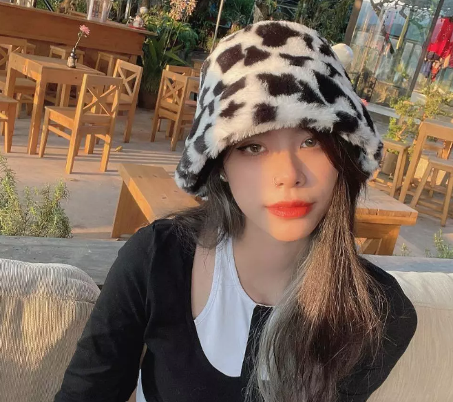 Diệp Anh cũng chơi khá thân thiết với loạt hot girl, streamer có tiếng như Linh Ngọc Đàm, Xoài Non, Uyên Pu và Quang Cuốn.