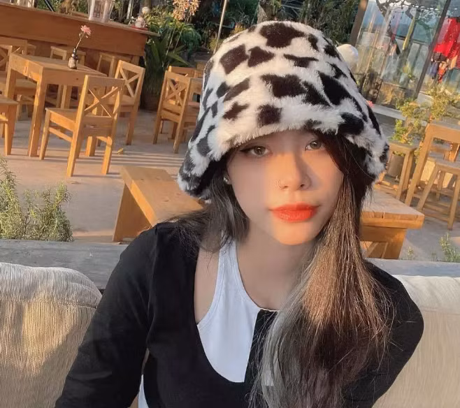 Diệp Anh cũng chơi khá thân thiết với loạt hot girl, streamer có tiếng như Linh Ngọc Đàm, Xoài Non, Uyên Pu và Quang Cuốn.