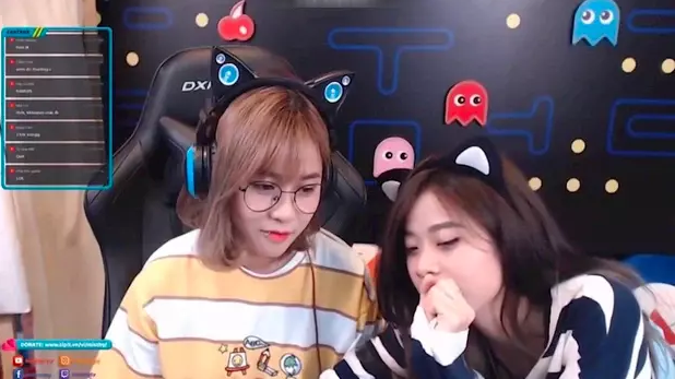 Thậm chí nữ streamer Misthy và bạn đồng giới còn không ngần ngại phát "cẩu lương" ngay giữa đêm khuya bằng bức hình nóng bỏng, tình cảm.