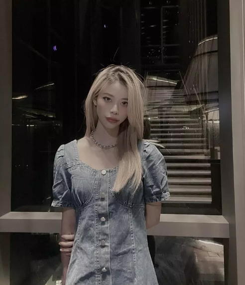 Cô cũng là một streamer có tiếng, sở hữu trang Facebook cá nhân với gần 160 nghìn người theo dõi.