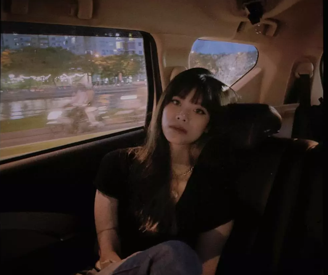 Tên tuổi của cô được biết tới nhiều hơn khi dính tin đồn tình cảm và xuất hiện trên sóng livestream của Misthy.