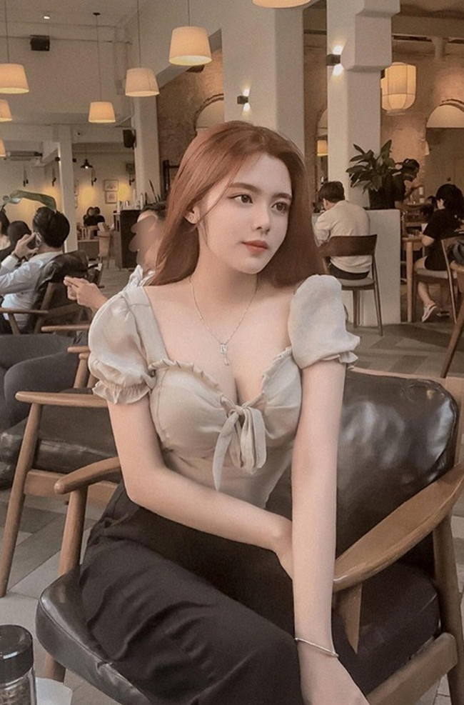 Cô cũng nhận được nhiều lời mời chụp ảnh mẫu từ thời cấp 3.