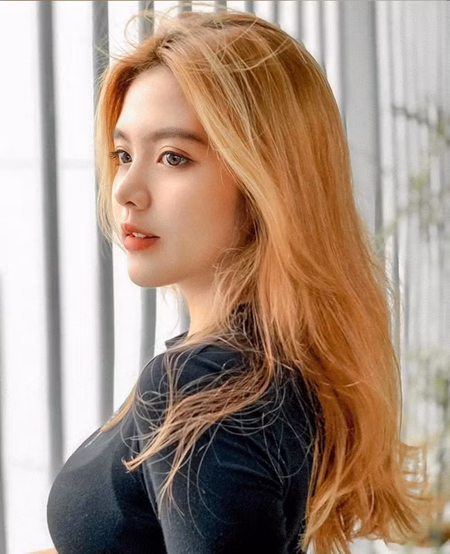 Khuôn mặt xinh xắn, hoàn hảo đến vóc dáng cũng chuẩn chỉnh như người mẫu, Hoàng Anh khiến ai nấy cũng hết lời khen ngợi trước ngoại hình của cô.