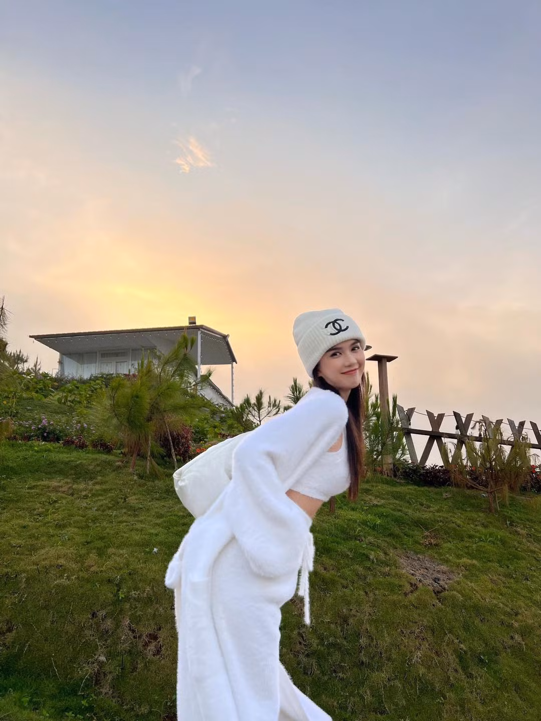 Bộ ảnh này của Ngọc Trinh ngay sau đó cũng nhận được sự quan tâm rất lớn.