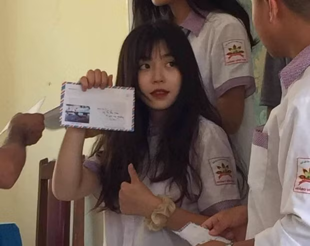 Cô bạn bị chụp lén gây sốt với thần thái xuất sắc.