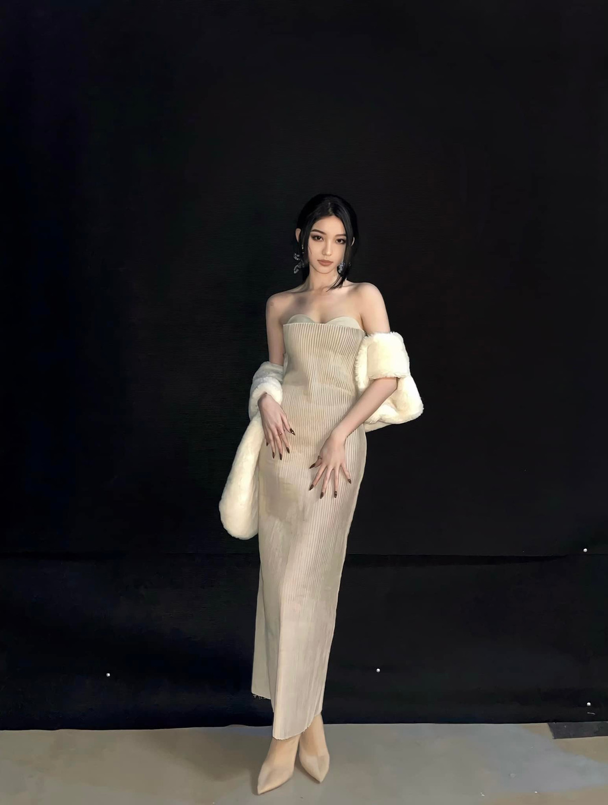 Bâu chẳng ngần ngại thừa nhận mình học không giỏi nên không tiếp tục học đại học mà chuyển hướng sang lĩnh vực kinh doanh.