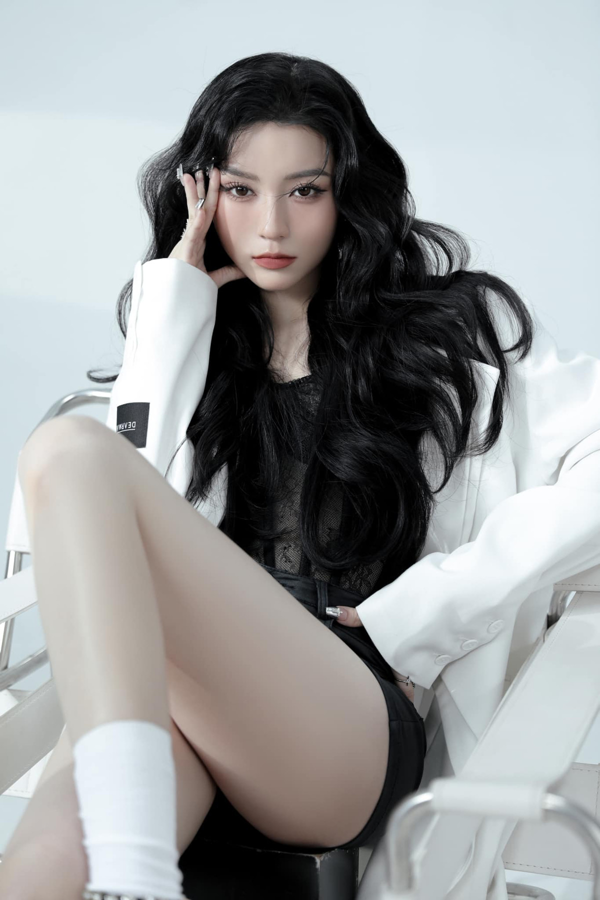 Điểm ấn tượng nhất trên gương mặt của Bâu chính là sống mũi cao và thon khiến góc nghiêng của cô bạn cực kì ăn ảnh.