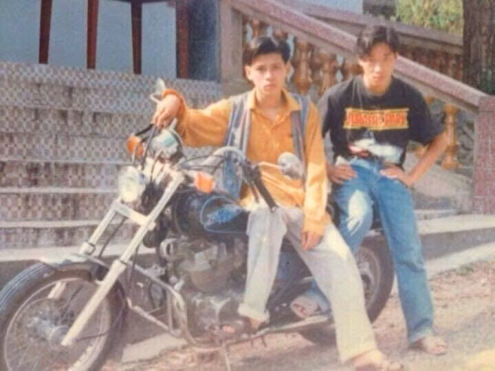 Xuất hiện vào thời điểm chiếc xe máy bình thường vẫn còn là niềm mơ ước của nhiều bạn trẻ bây giờ, loạt ảnh thực sự đã làm không ít người xuýt xoa.